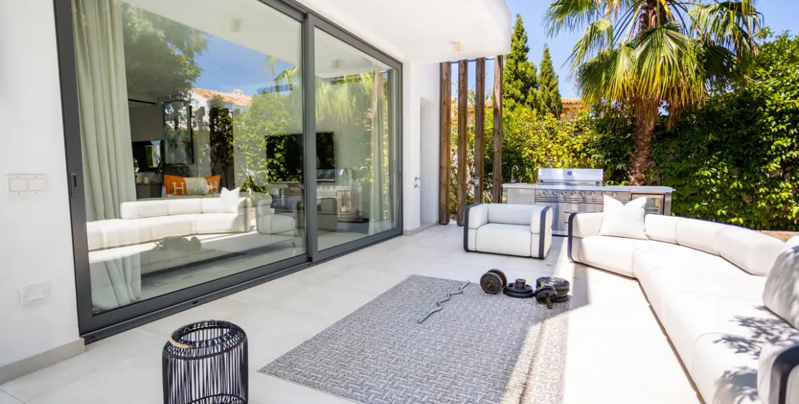 Продажа  отдельно стоящей виллы в Estepona 21