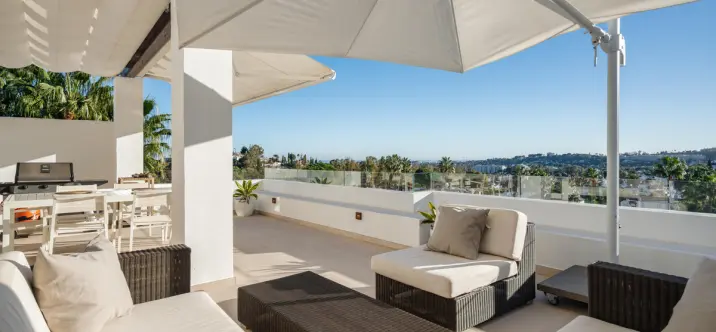 Продажа двухуровневого пентхауса в Nueva Andalucía 0