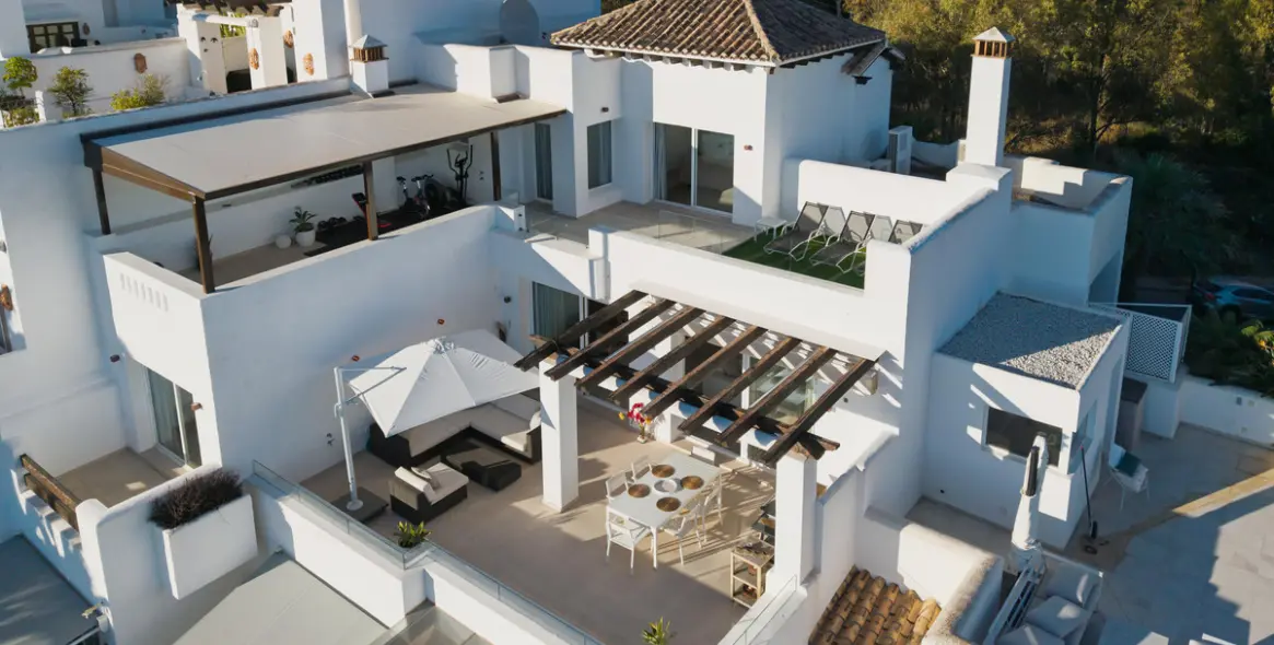 Продажа двухуровневого пентхауса в Nueva Andalucía 2