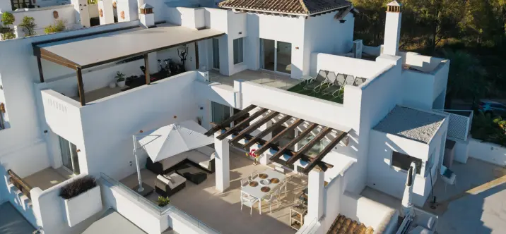 Продажа двухуровневого пентхауса в Nueva Andalucía 1