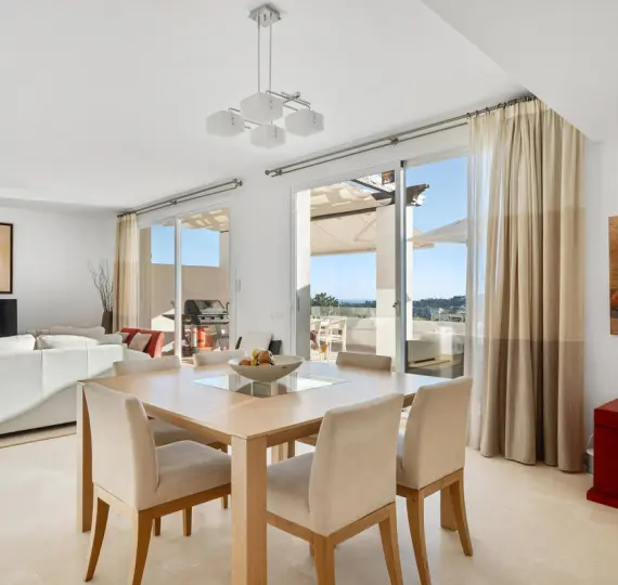 Продажа двухуровневого пентхауса в Nueva Andalucía