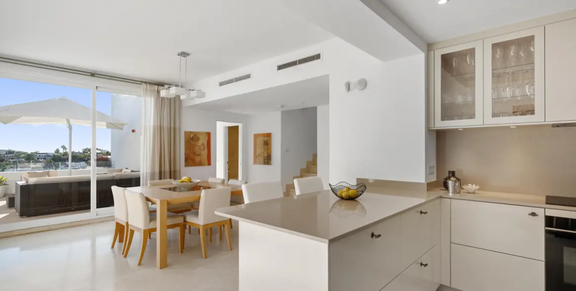 Продажа двухуровневого пентхауса в Nueva Andalucía 5