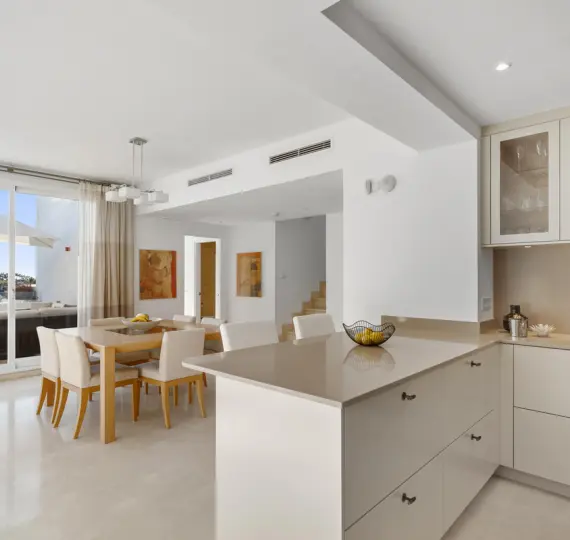 Продажа двухуровневого пентхауса в Nueva Andalucía