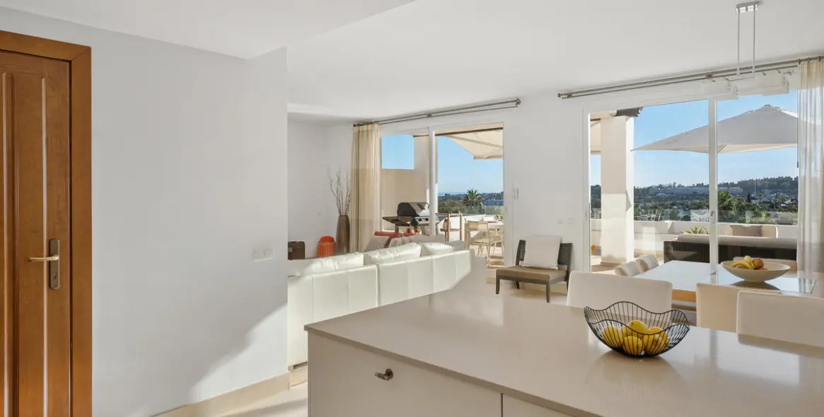 Продажа двухуровневого пентхауса в Nueva Andalucía 9