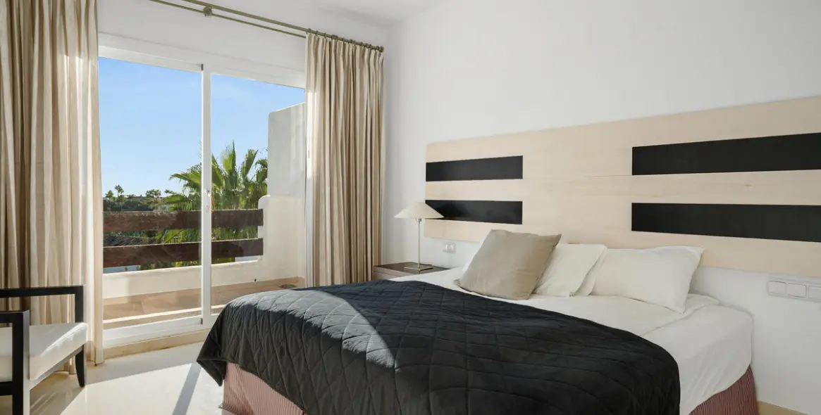 Продажа двухуровневого пентхауса в Nueva Andalucía 13