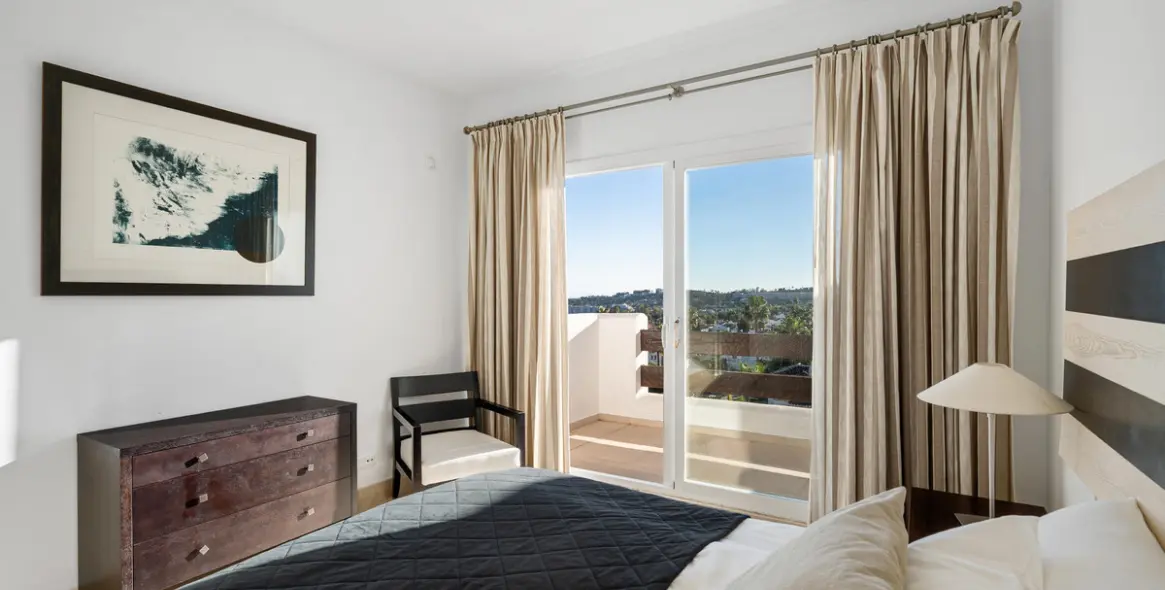 Продажа двухуровневого пентхауса в Nueva Andalucía 14