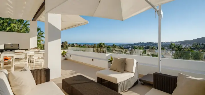 Venta de ático dúplex en Nueva Andalucía 0