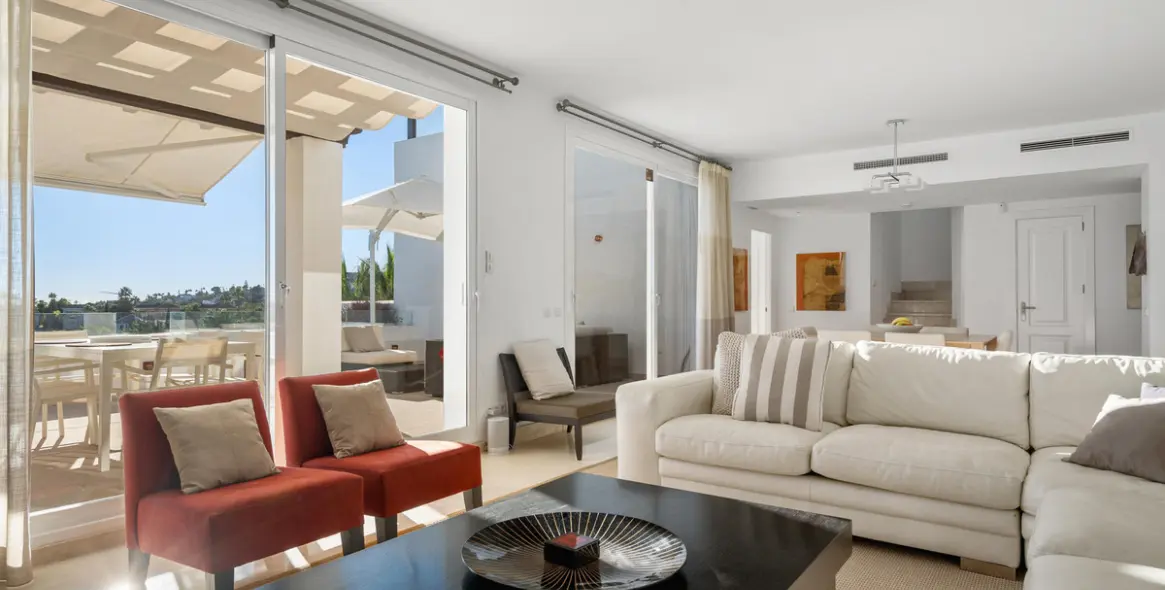 Venta de ático dúplex en Nueva Andalucía 12