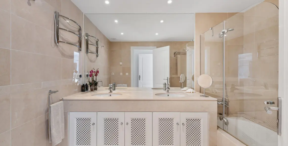 Venta de ático dúplex en Nueva Andalucía 15