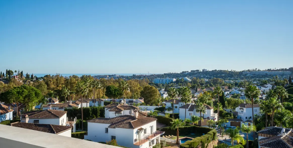 Venta de ático dúplex en Nueva Andalucía 23