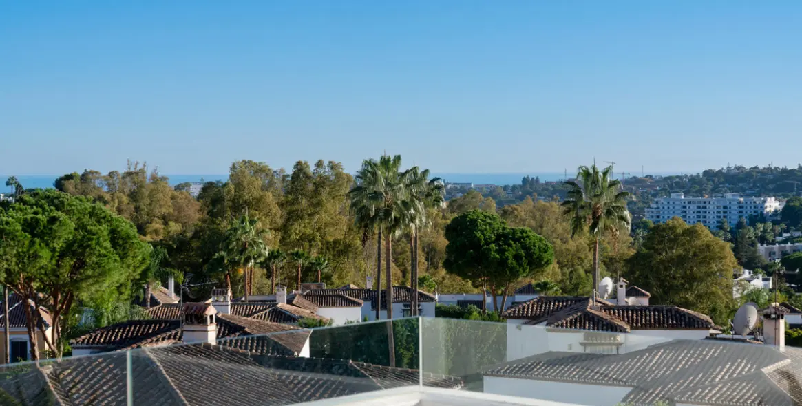 Venta de ático dúplex en Nueva Andalucía 24