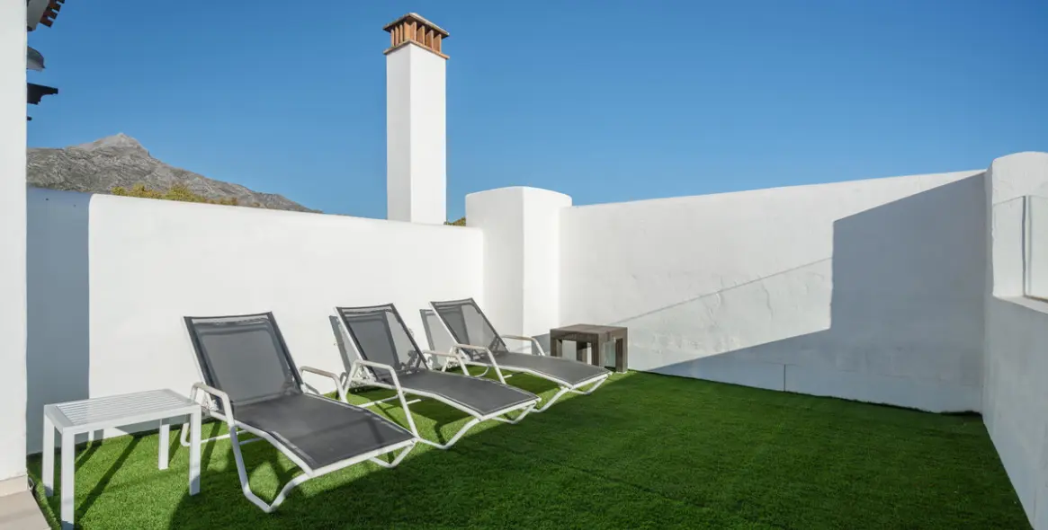 Venta de ático dúplex en Nueva Andalucía 25