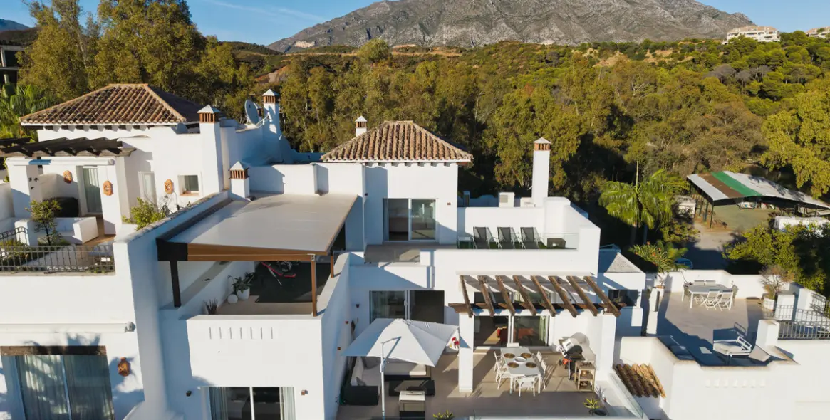 Venta de ático dúplex en Nueva Andalucía 29