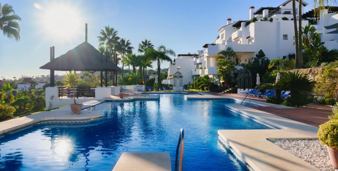 Venta de ático dúplex en Nueva Andalucía 30