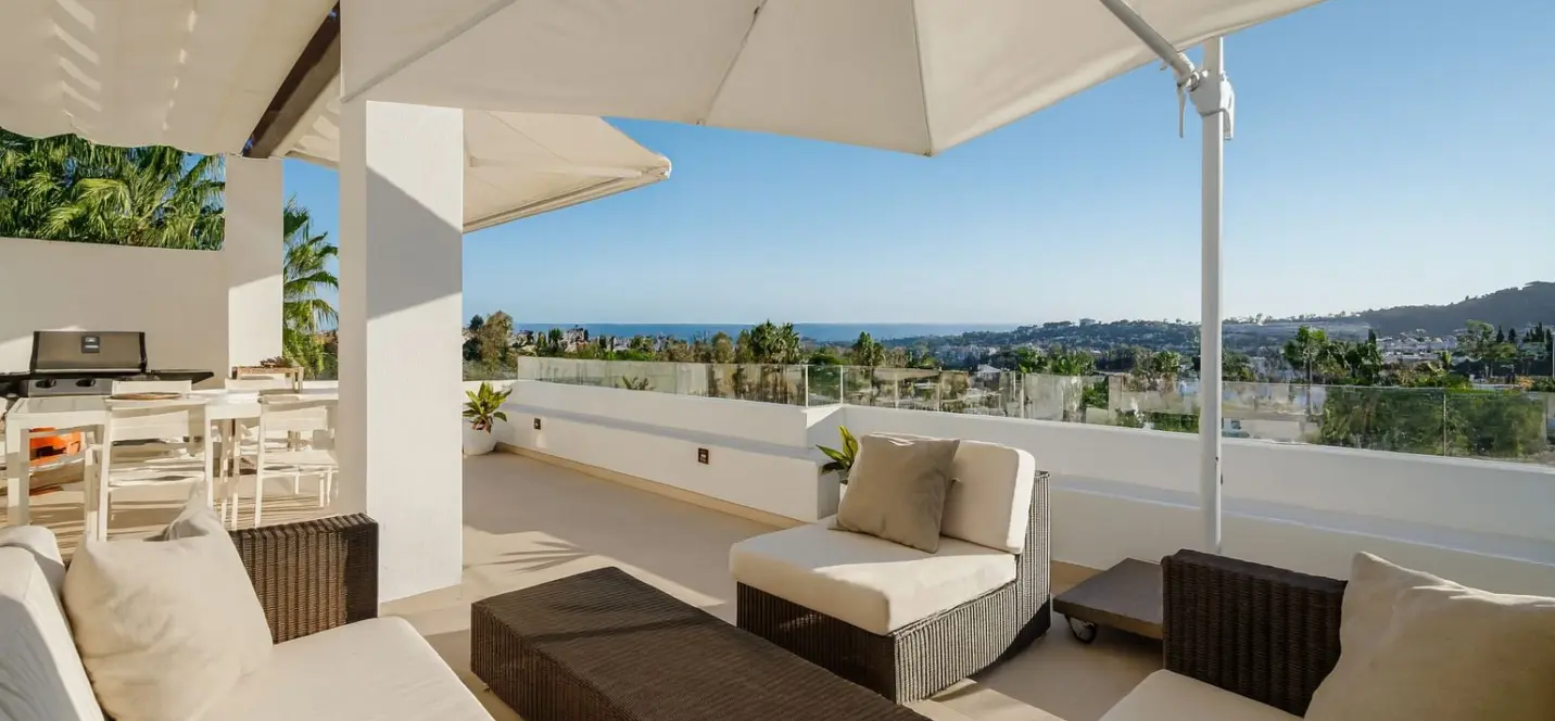 Sale of penthouse duplex in Nueva Andalucía 0