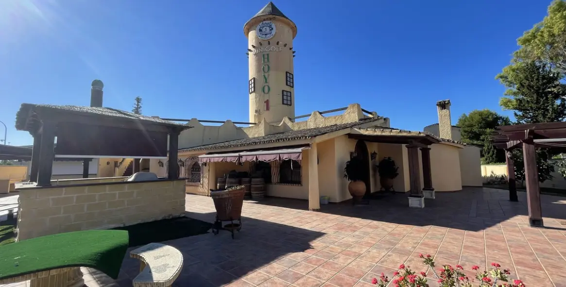 Sale of bar in El Paraiso 1