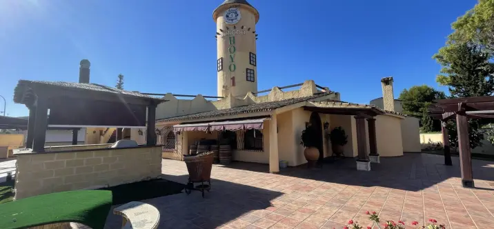 Sale of bar in El Paraiso 0