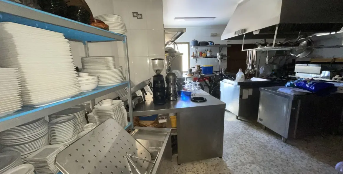 Sale of bar in El Paraiso 3