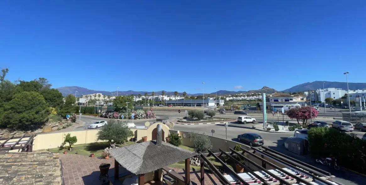 Sale of bar in El Paraiso 13