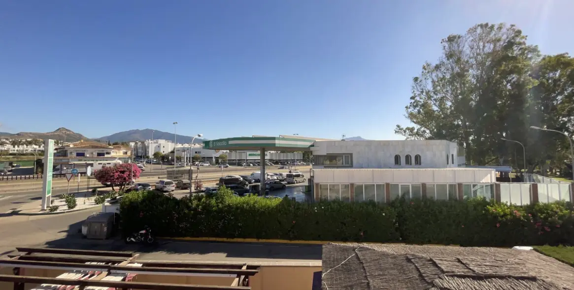 Sale of bar in El Paraiso 14