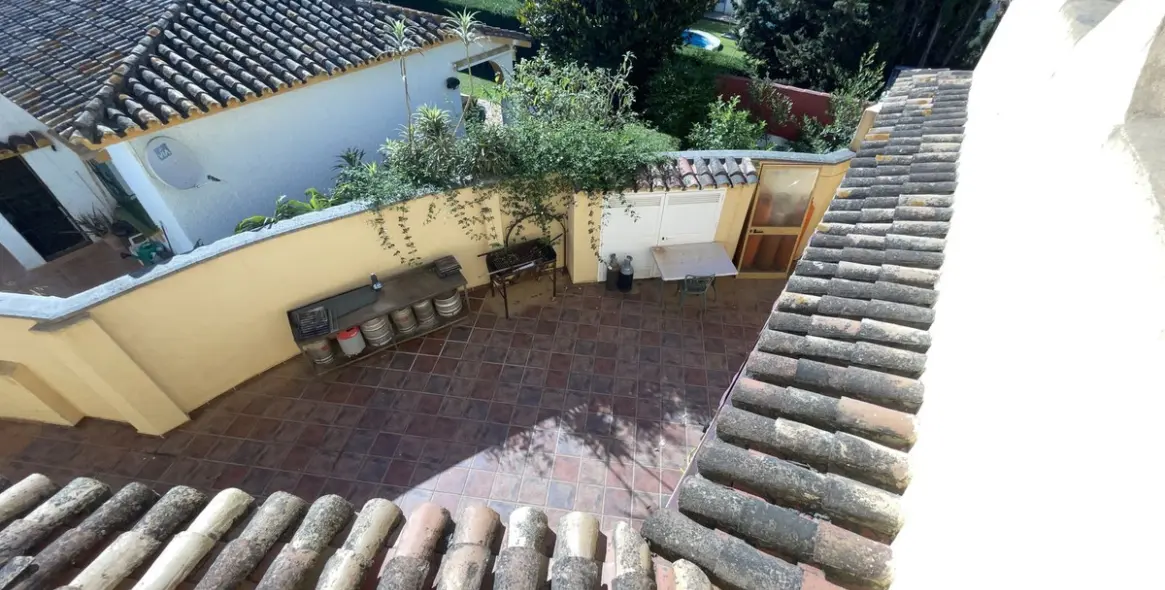 Sale of bar in El Paraiso 15