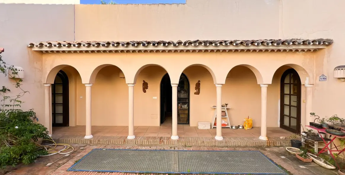 Продажа  отдельно стоящей виллы в Estepona 4