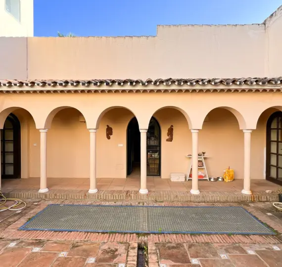 Venta de villa independiente en Estepona