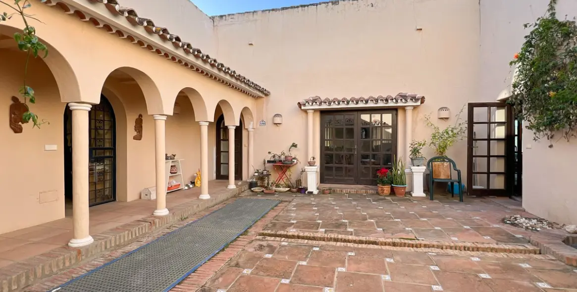 Продажа  отдельно стоящей виллы в Estepona 5