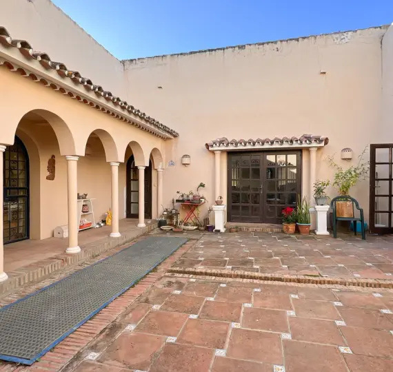 Venta de villa independiente en Estepona