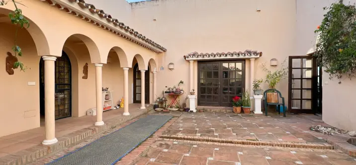 Venta de villa independiente en Estepona 4