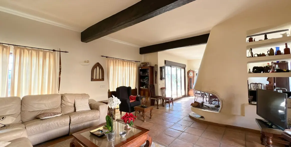 Продажа  отдельно стоящей виллы в Estepona 10