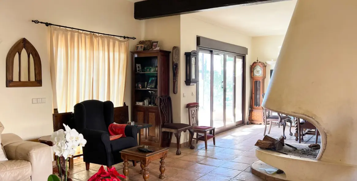 Продажа  отдельно стоящей виллы в Estepona 11