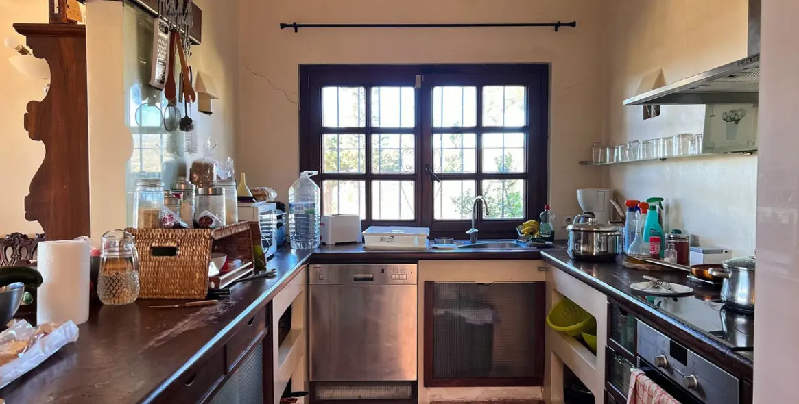 Продажа  отдельно стоящей виллы в Estepona 13