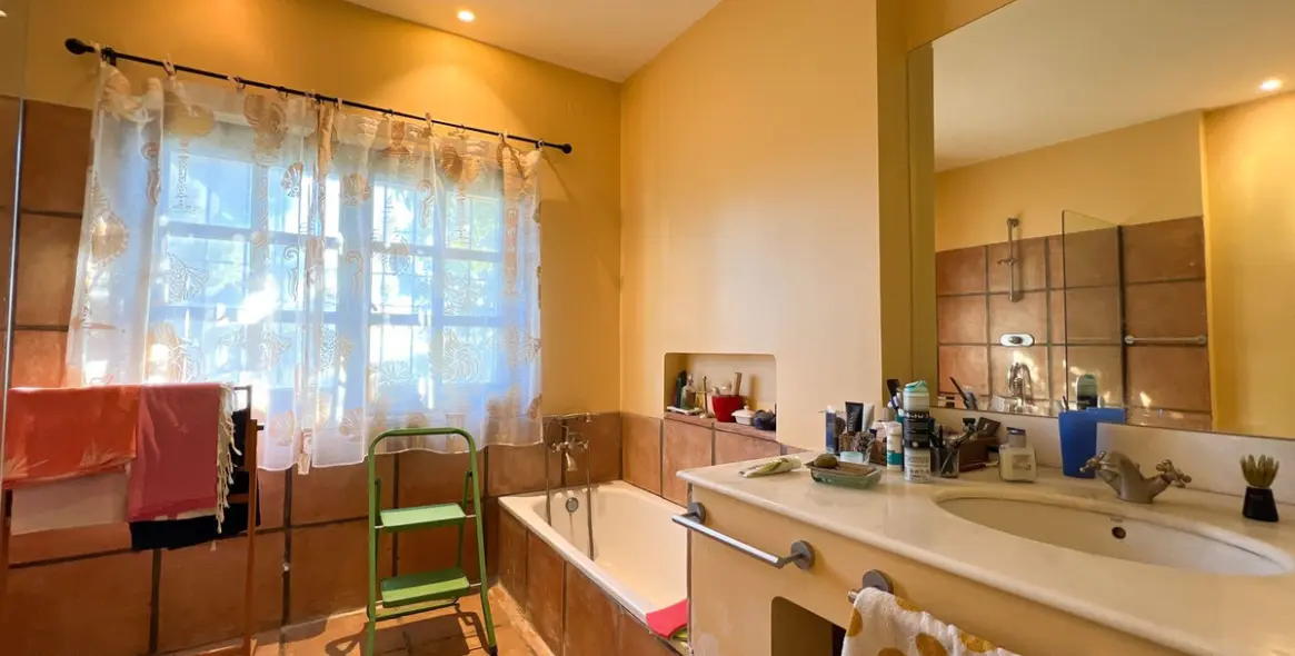 Продажа  отдельно стоящей виллы в Estepona 17