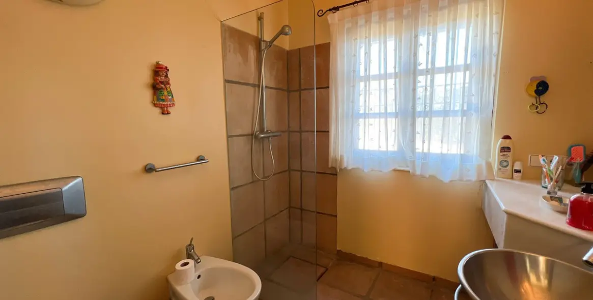 Продажа  отдельно стоящей виллы в Estepona 18