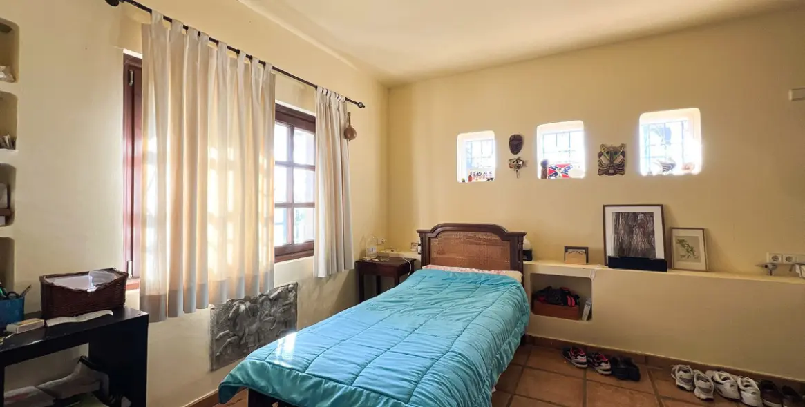 Продажа  отдельно стоящей виллы в Estepona 21