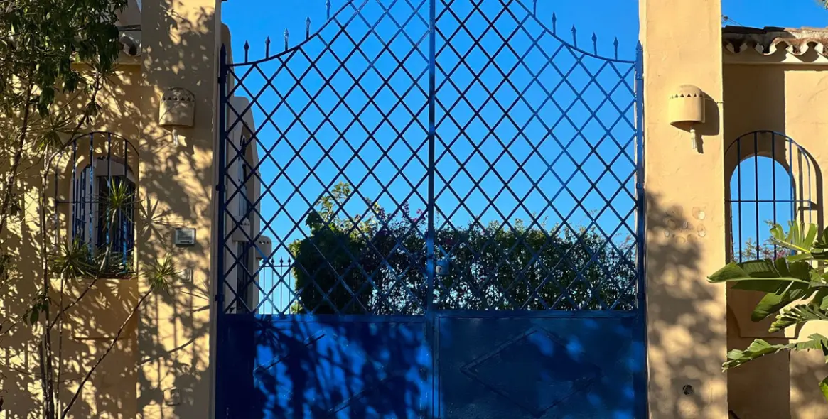 Продажа  отдельно стоящей виллы в Estepona 26