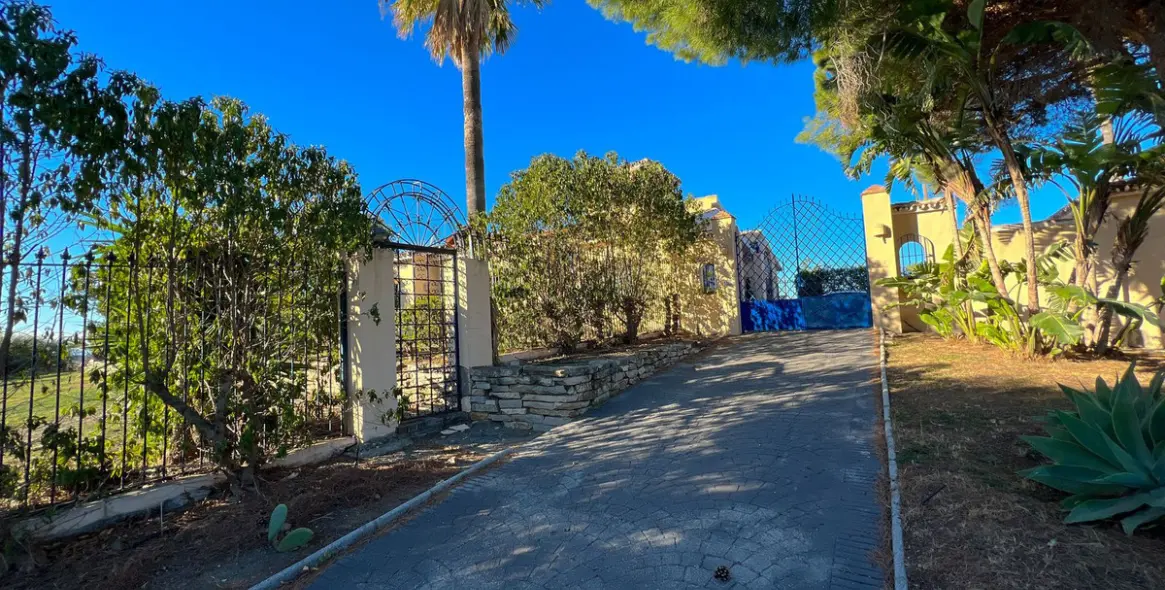 Продажа  отдельно стоящей виллы в Estepona 32