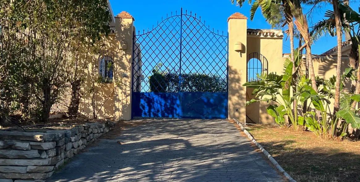 Продажа  отдельно стоящей виллы в Estepona 33