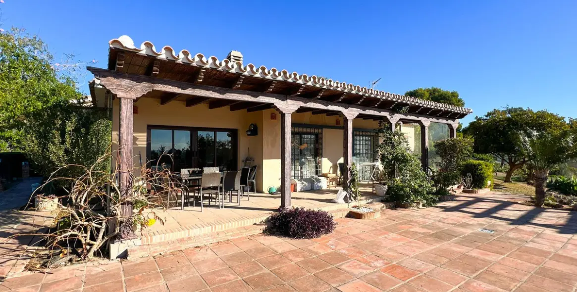 Продажа  отдельно стоящей виллы в Estepona 38