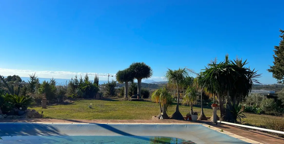 Продажа  отдельно стоящей виллы в Estepona 41