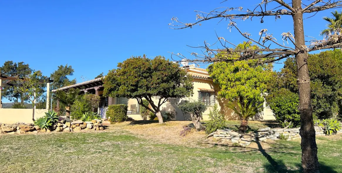 Продажа  отдельно стоящей виллы в Estepona 43