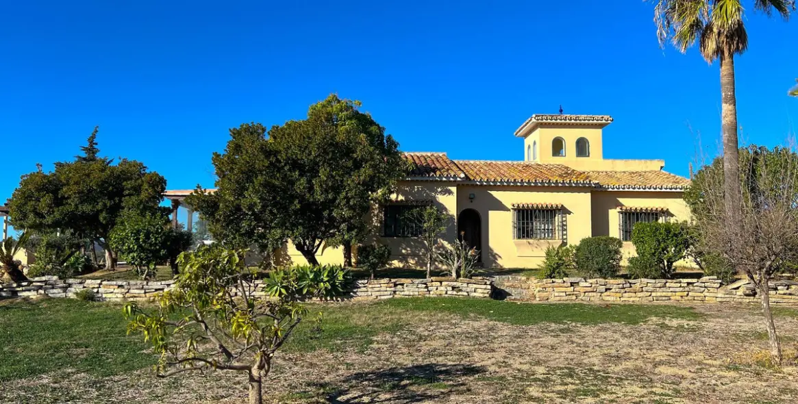 Продажа  отдельно стоящей виллы в Estepona 44