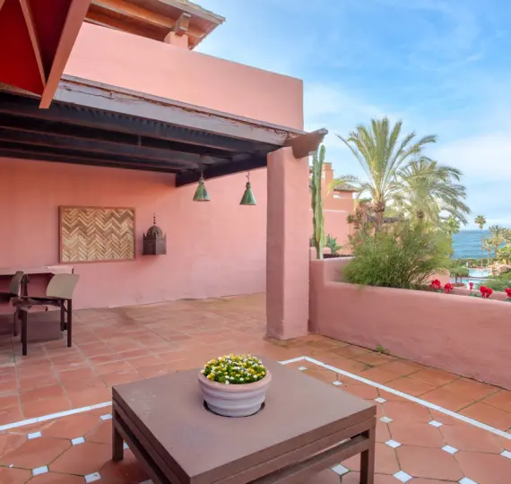 Продажа двухуровневого пентхауса в Estepona