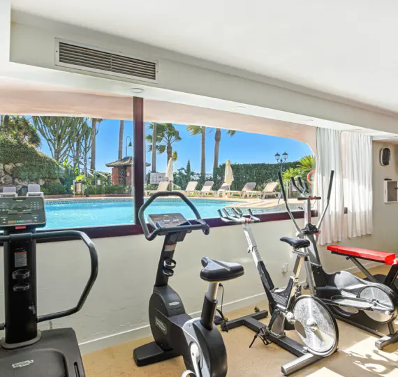 Продажа двухуровневого пентхауса в Estepona