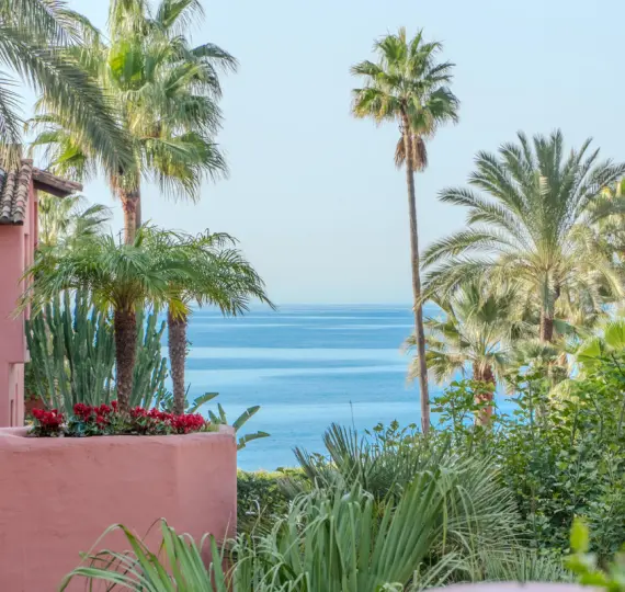 Продажа двухуровневого пентхауса в Estepona