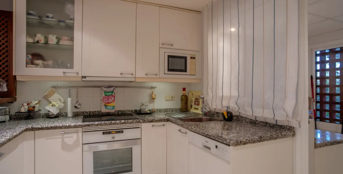 Продажа двухуровневого пентхауса в Estepona 12