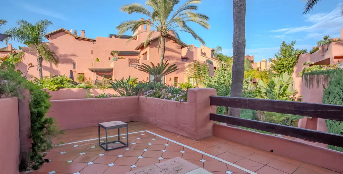 Продажа двухуровневого пентхауса в Estepona 16