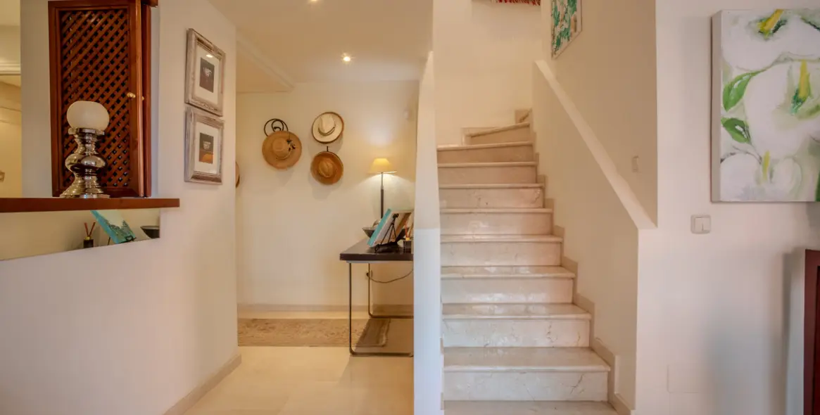 Продажа двухуровневого пентхауса в Estepona 18