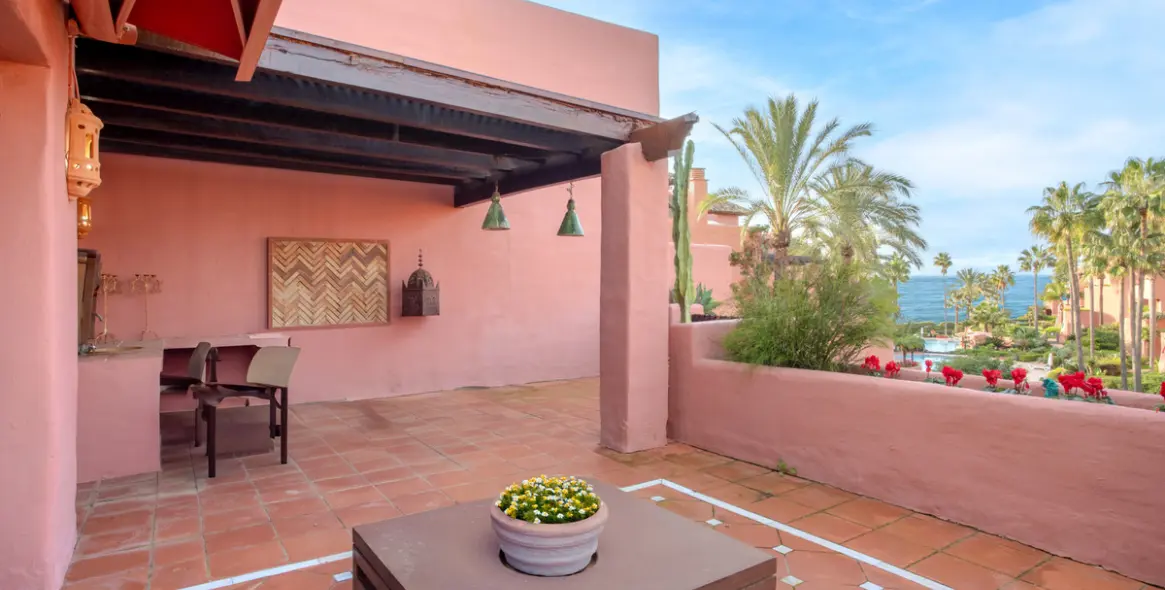 Sale of penthouse duplex in Estepona 1